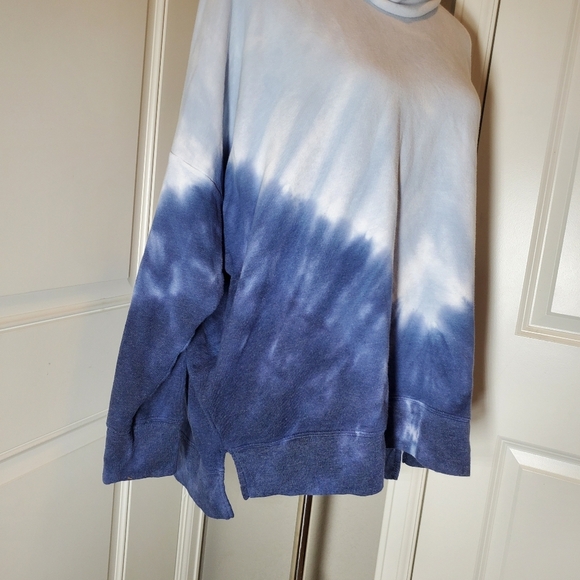 PINK Victoria's Secret Oversized Blue Tie Dye Turtleneck Sweatshirt EUC - Picture 14 of 16